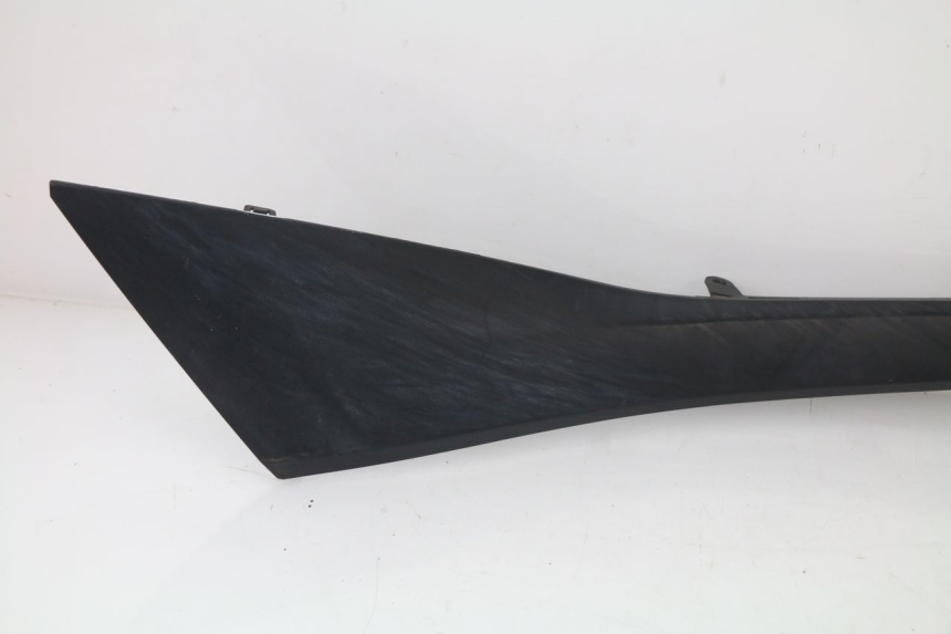 photo de UNTER SITZ VERKLEIDUNG LINKS SUZUKI AN BURGMAN 400 (2006 - 2010)