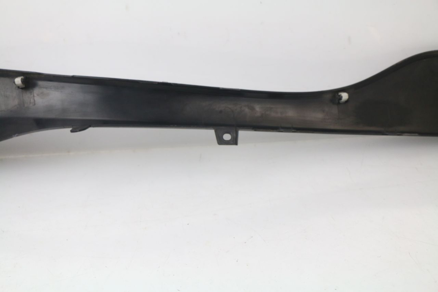photo de UNTER SITZ VERKLEIDUNG LINKS SUZUKI AN BURGMAN 400 (2006 - 2010)