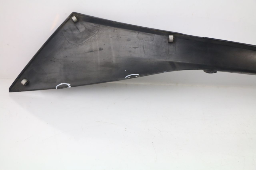 photo de UNTER SITZ VERKLEIDUNG LINKS SUZUKI AN BURGMAN 400 (2006 - 2010)