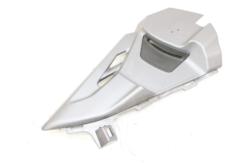 photo de UNTER SITZ VERKLEIDUNG LINKS SUZUKI BURGMAN 650 (2013 - 2020)