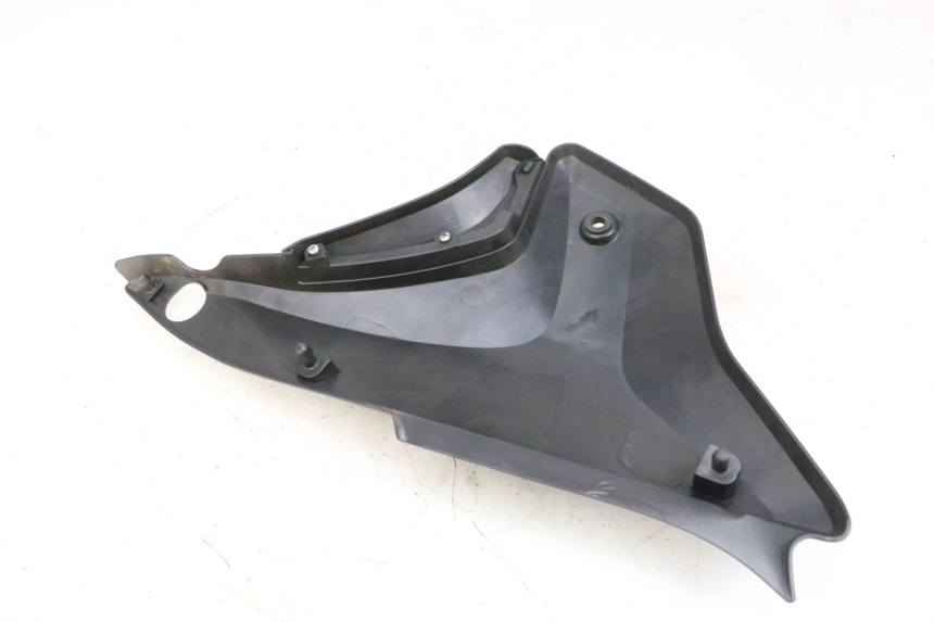 photo de UNTER SITZ VERKLEIDUNG LINKS KSR CODE 125 (2018 - 2020) - Zoom auf Gebrauchszustand