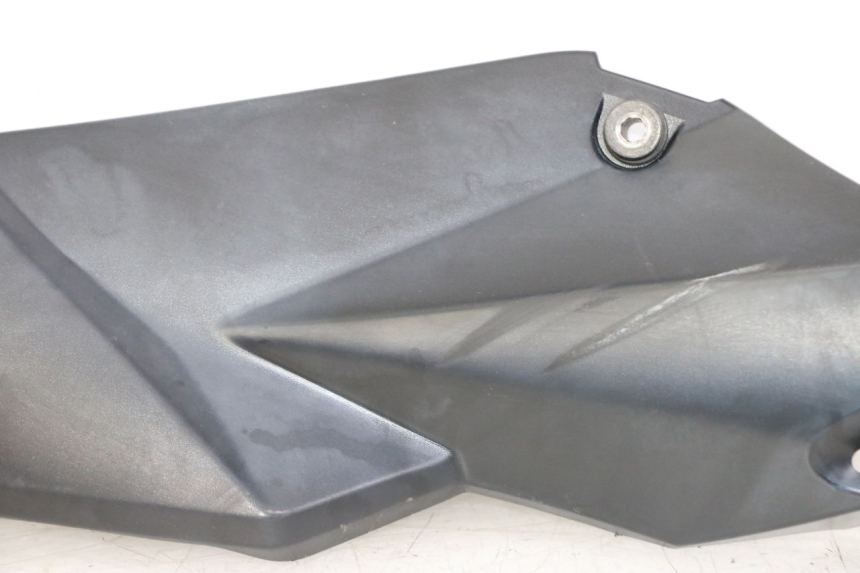 photo de UNTER SITZ VERKLEIDUNG LINKS SUZUKI GSR 750 (2011 - 2017)