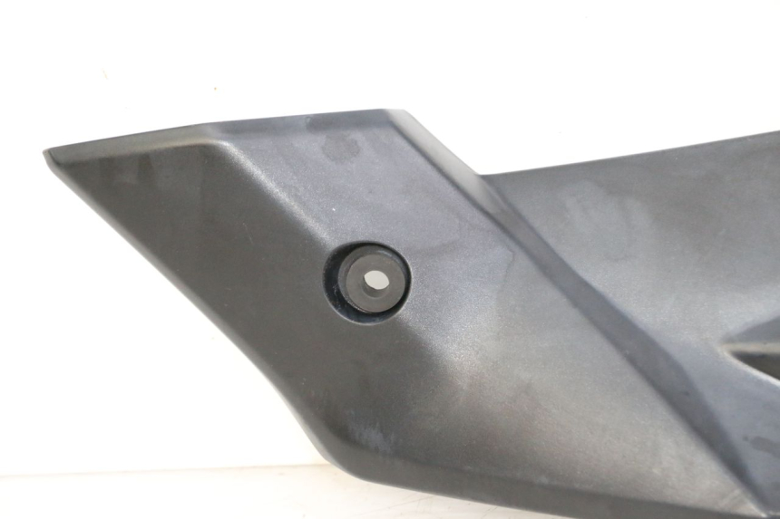 photo de UNTER SITZ VERKLEIDUNG LINKS SUZUKI GSR 750 (2011 - 2017)