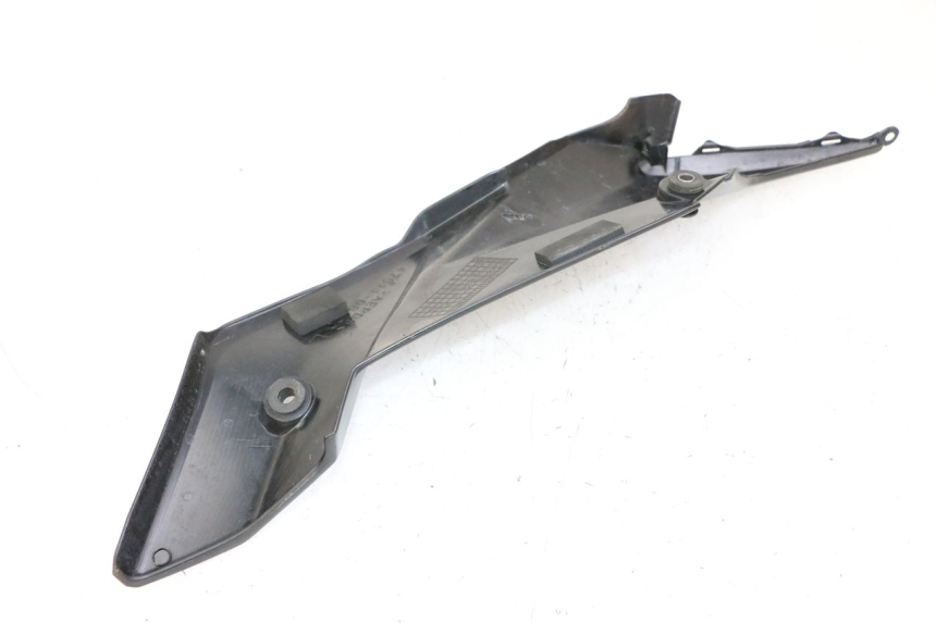 photo de UNTER SITZ VERKLEIDUNG LINKS SUZUKI GSR 750 (2011 - 2017)