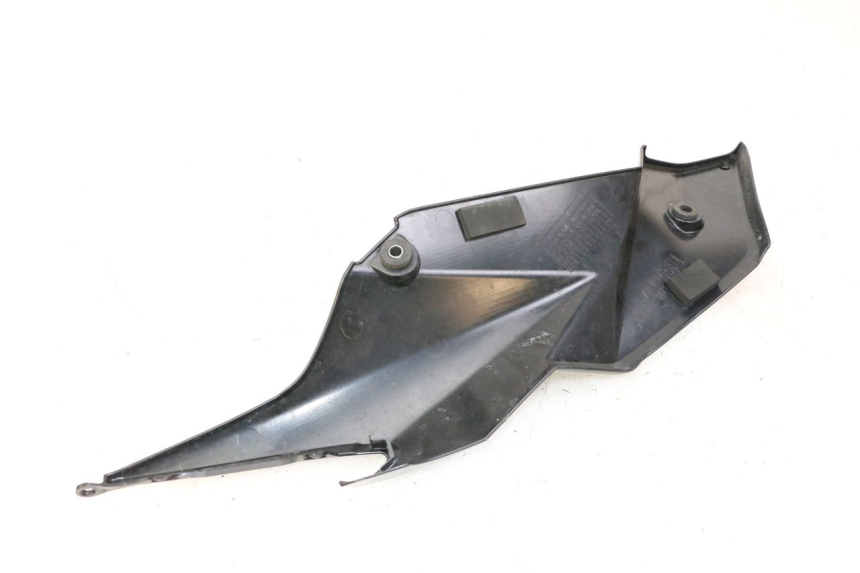 photo de UNTER SITZ VERKLEIDUNG LINKS SUZUKI GSR 750 (2011 - 2017)