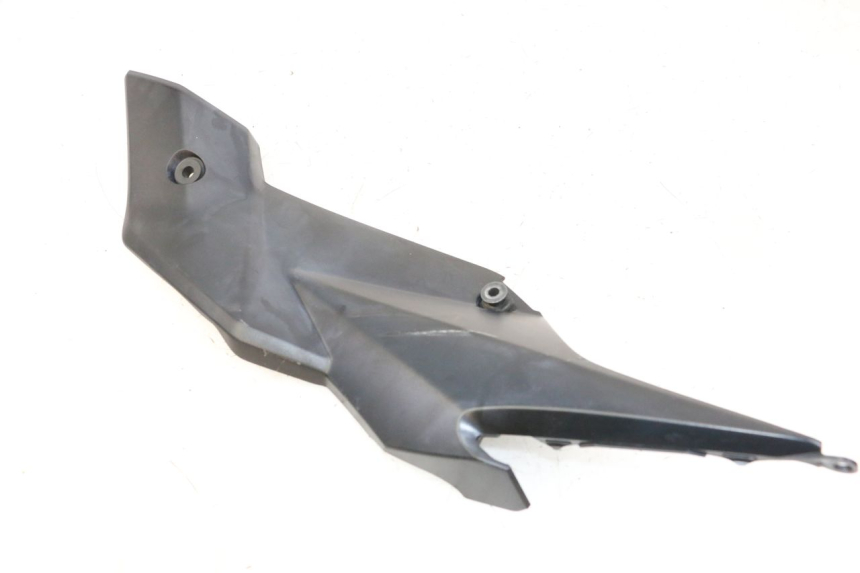 photo de UNTER SITZ VERKLEIDUNG LINKS SUZUKI GSR 750 (2011 - 2017)