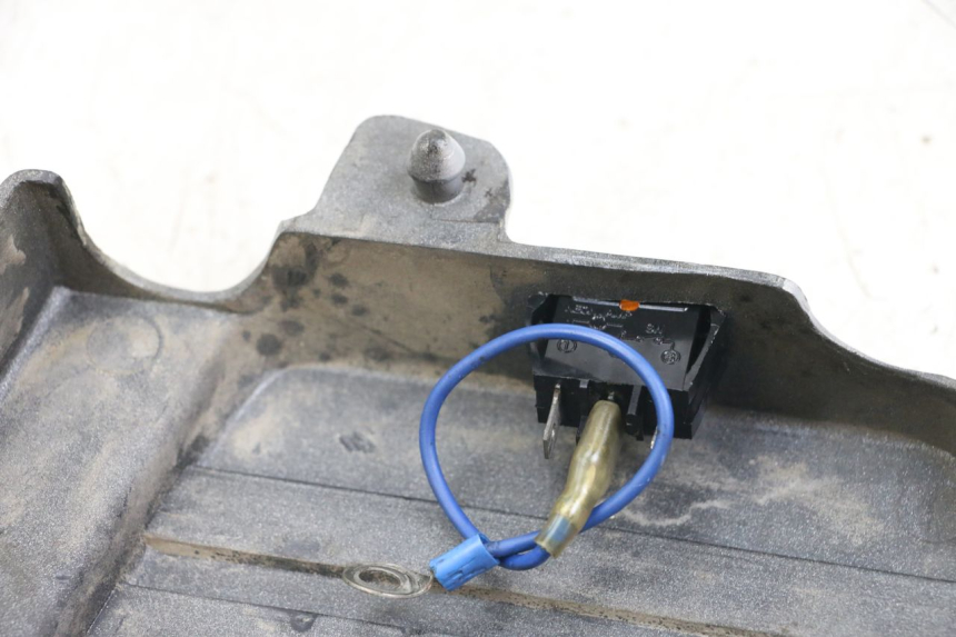photo de UNTER SITZ VERKLEIDUNG LINKS SUZUKI GSX E 250 (1982 - 1983)