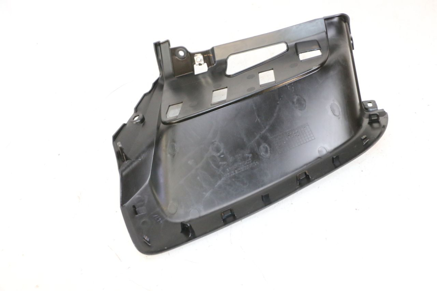 photo de UNTER SITZ VERKLEIDUNG LINKS YAMAHA NEO'S CORE 1 (2022 - 2026) - Details der Befestigungspunkte