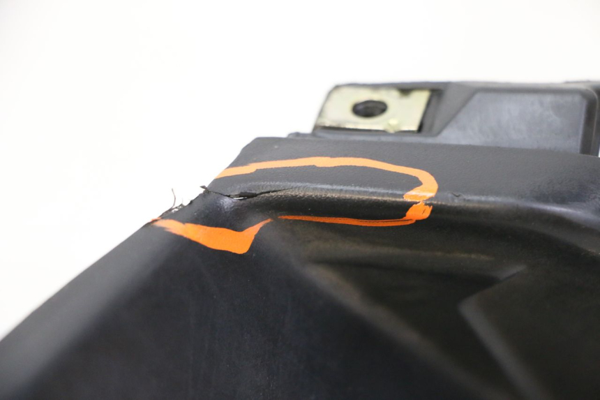 photo de UNTER SITZ VERKLEIDUNG LINKS SYM ORBIT III 3 4T 50 (2021 - 2025) - Technische Nahaufnahme