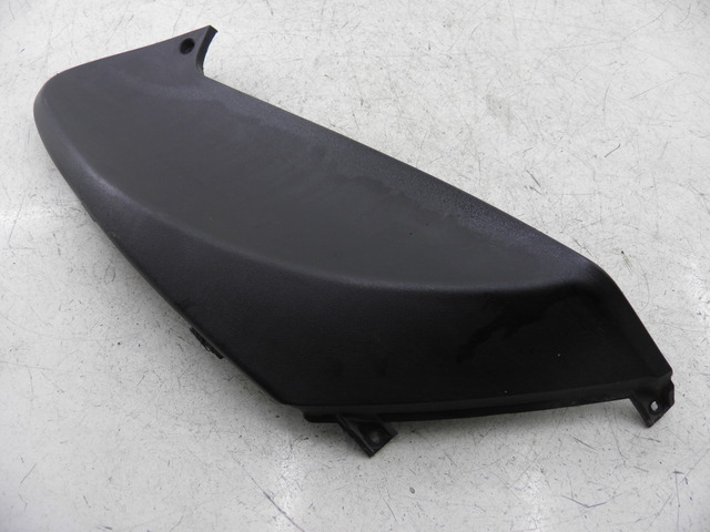 photo de UNTER SITZ VERKLEIDUNG LINKS PIAGGIO FLY 2T 50 (2004 - 2017)