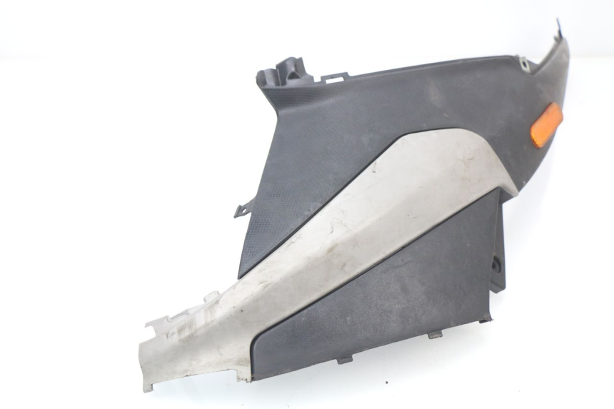photo de UNTER SITZ VERKLEIDUNG LINKS PIAGGIO NRG 50 (2004 - 2017)