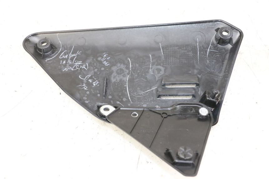photo de UNTER SITZ VERKLEIDUNG LINKS ROYAL ENFIELD SCRAM 411 (2022 - 2024)