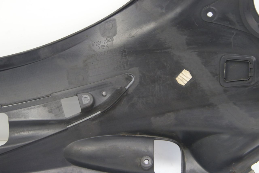 photo de LINKS UNTER DEM LINKEN SITZ SUZUKI SIXTEEN 125 (2008 - 2010)
