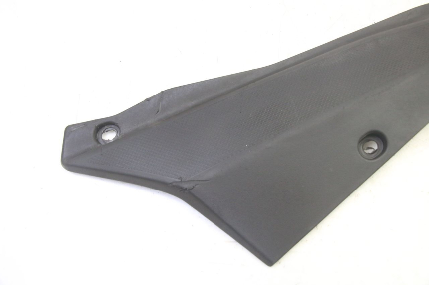 photo de UNTER SITZ VERKLEIDUNG LINKS GILERA SMT SUPERMOTARD 50 (2009 - 2017)