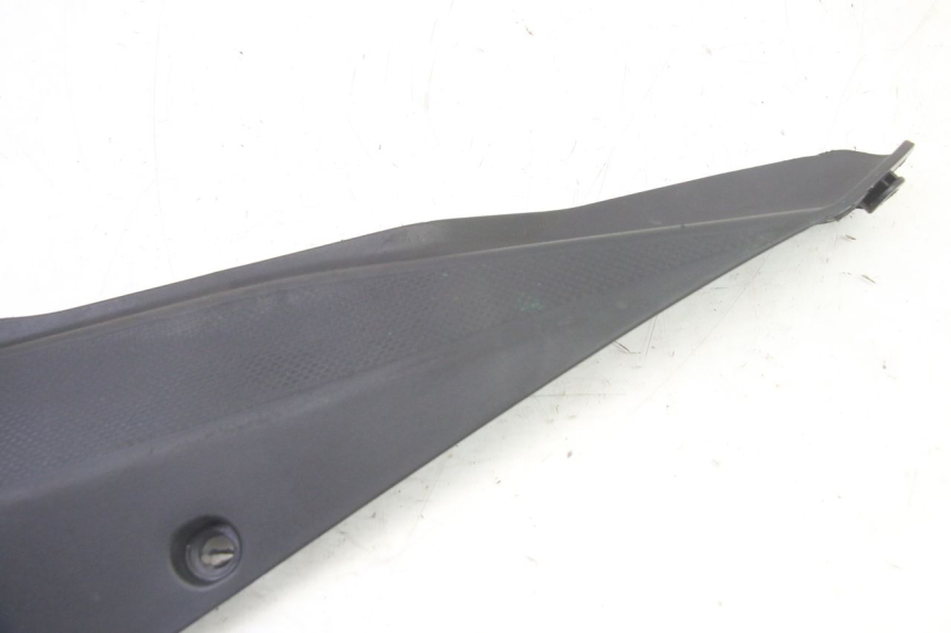 photo de UNTER SITZ VERKLEIDUNG LINKS GILERA SMT SUPERMOTARD 50 (2009 - 2017)