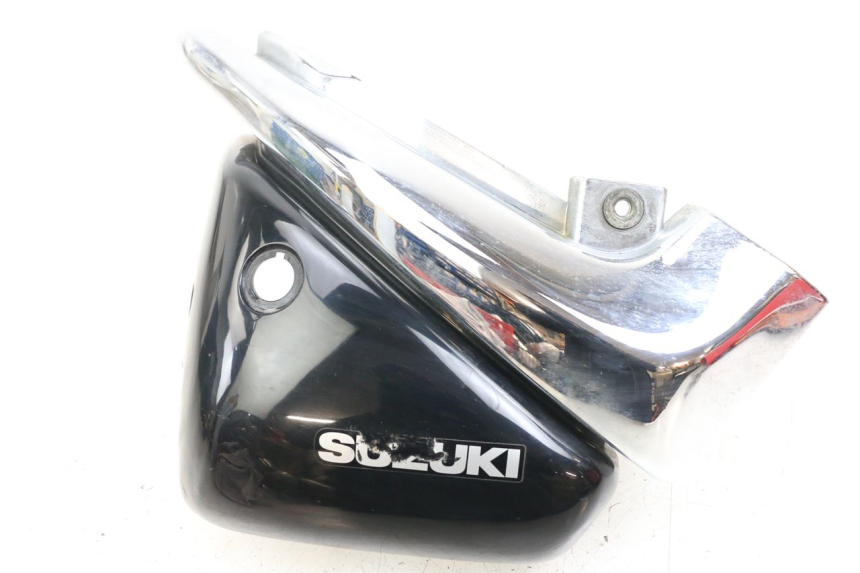 photo de UNTER SITZ VERKLEIDUNG LINKS SUZUKI VL INTRUDER 125 (2004 - 2007)