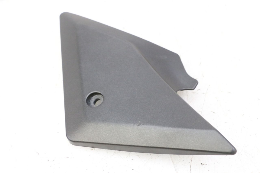 photo de UNTER SITZ VERKLEIDUNG LINKS SUZUKI SV S 650 (2003 - 2009)