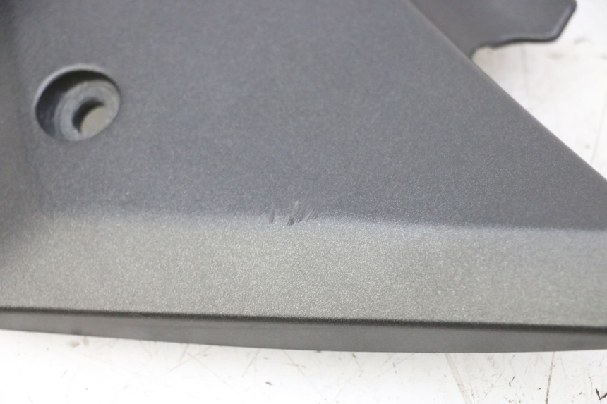 photo de UNTER SITZ VERKLEIDUNG LINKS SUZUKI SV S 650 (2003 - 2009)