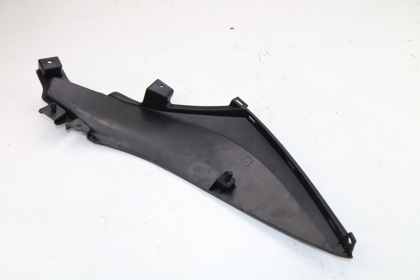 photo de UNTER SITZ VERKLEIDUNG LINKS YAMAHA TRICITY 125 (2012 - 2016)