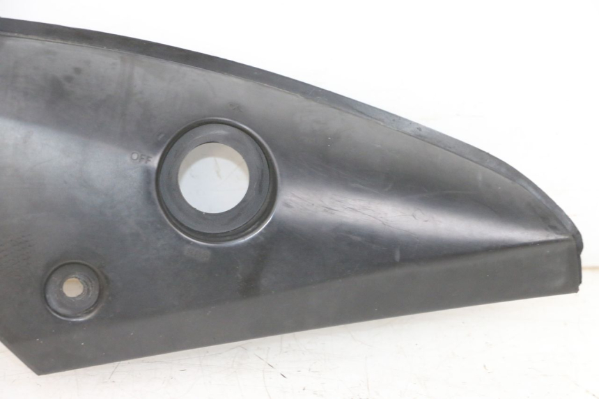 photo de UNTER SITZ VERKLEIDUNG LINKS YAMAHA TZR 50 (2008 - 2016) - Details der Befestigungspunkte