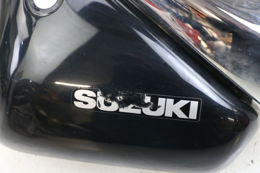 photo de UNTER SITZ VERKLEIDUNG LINKS SUZUKI VL INTRUDER 125 (2004 - 2007)