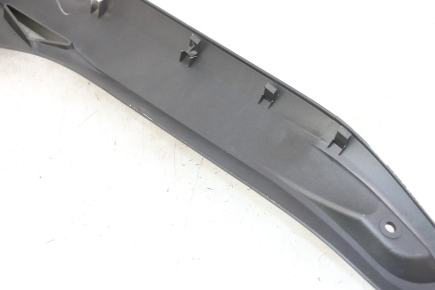 photo de LINKS UNTER DEM LINKEN SITZ YAMAHA X-MAX XMAX 125 (2010 - 2014)