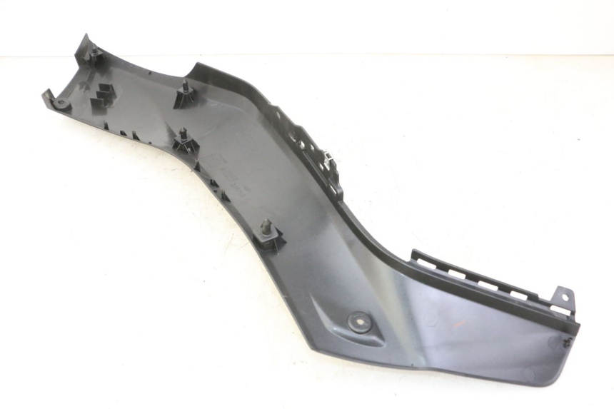 photo de UNTER SITZ VERKLEIDUNG LINKS YAMAHA XMAX X-MAX 125 (2021 - 2025)