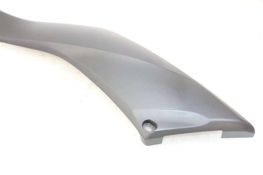 photo de UNTER SITZ VERKLEIDUNG LINKS YAMAHA XMAX X-MAX 125 (2021 - 2025)