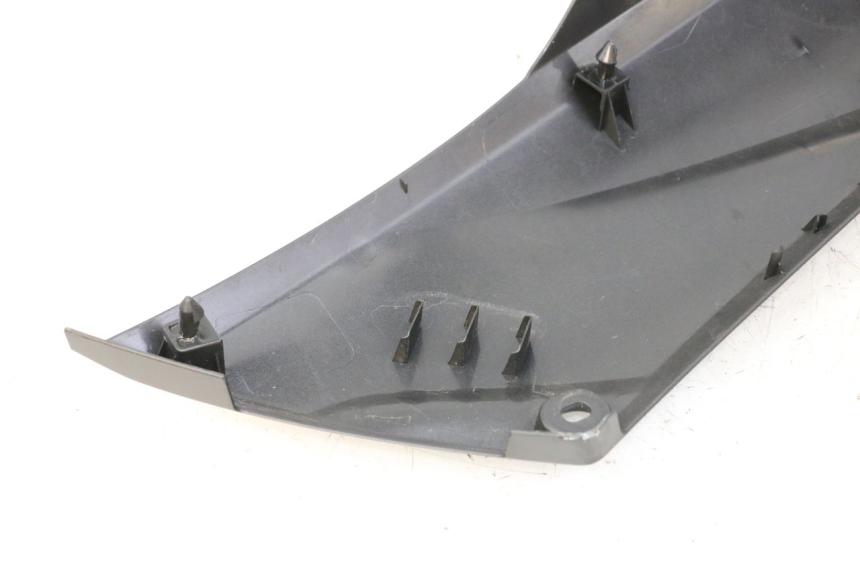 photo de UNTER SITZ VERKLEIDUNG LINKS YAMAHA XMAX X-MAX 125 (2021 - 2025)
