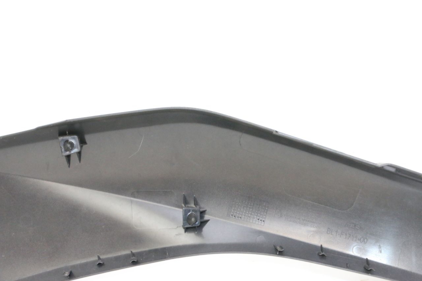 photo de UNTER SITZ VERKLEIDUNG LINKS YAMAHA XMAX X-MAX 125 (2021 - 2025)