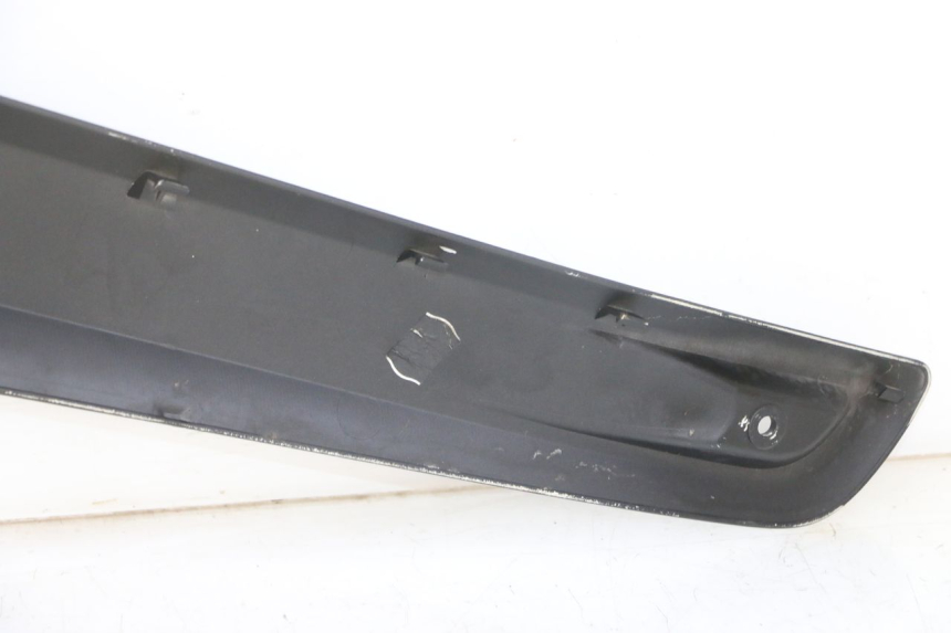 photo de LINKS UNTER DEM LINKEN SITZ YAMAHA X-MAX XMAX 125 (2010 - 2014)