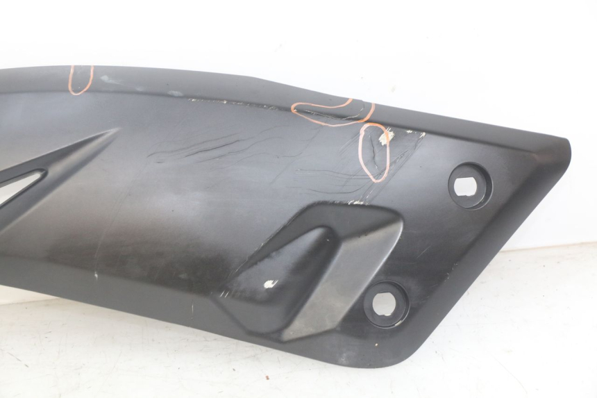 photo de LINKS UNTER DEM LINKEN SITZ YAMAHA X-MAX XMAX 125 (2010 - 2014)