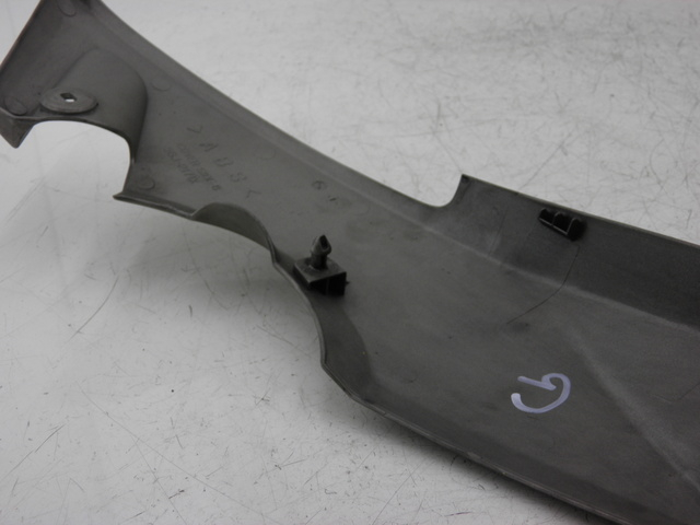 photo de UNTER SITZ VERKLEIDUNG LINKS YAMAHA XP T-MAX TMAX 500 (2004 - 2007)