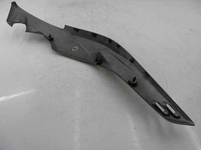 photo de UNTER SITZ VERKLEIDUNG LINKS YAMAHA XP T-MAX TMAX 500 (2004 - 2007)