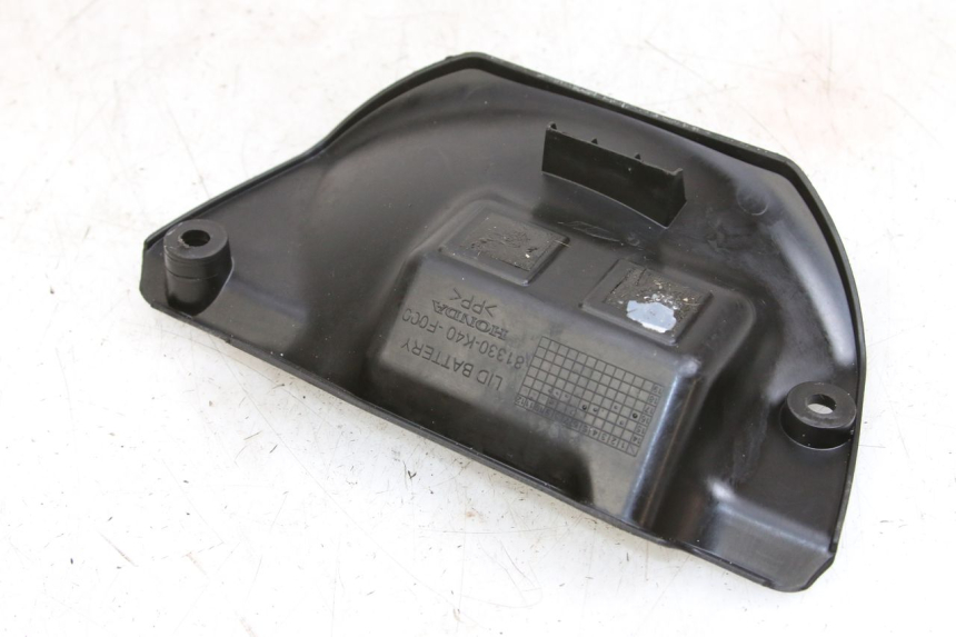 photo de UNTER SITZ VERKLEIDUNG HONDA FORZA 125 (2015 - 2016)