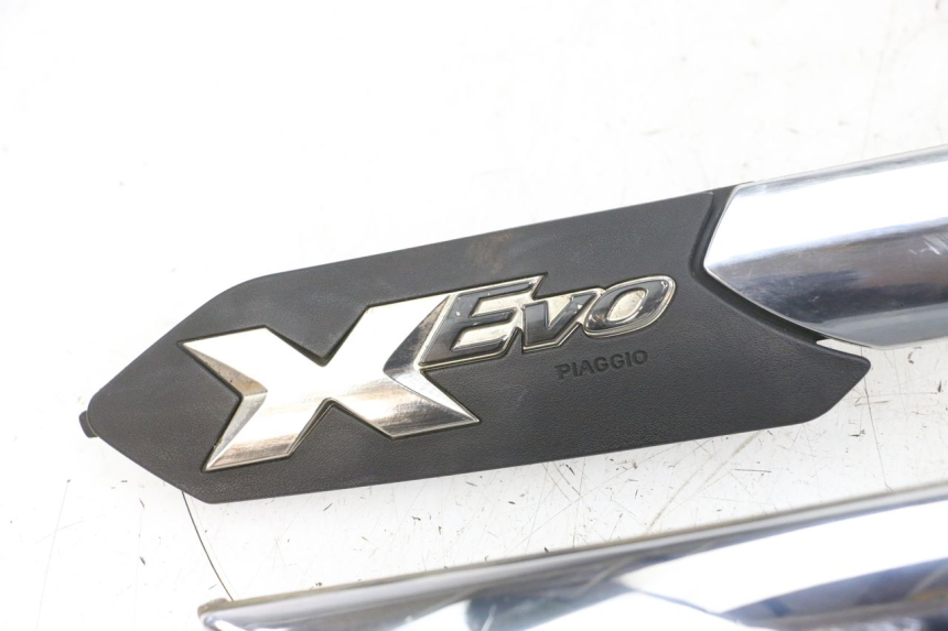 photo de UNTER SITZ VERKLEIDUNG PIAGGIO XEVO - X EVO 125 (2007 - 2016)