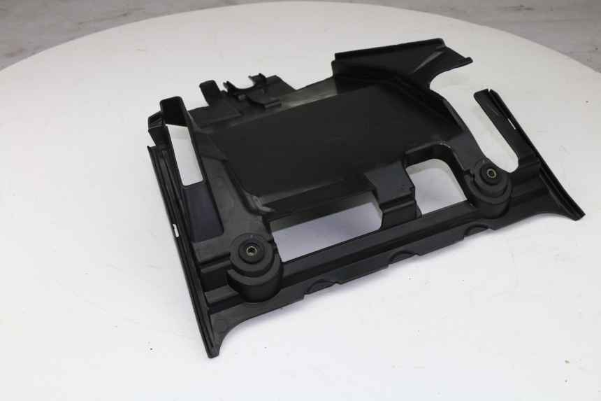 photo de UNTER SITZ VERKLEIDUNG SUZUKI AN BURGMAN 400 (1999 - 2005)