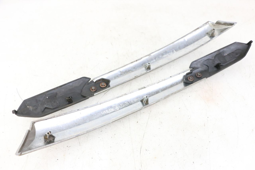 photo de UNTER SITZ VERKLEIDUNG PIAGGIO XEVO - X EVO 125 (2007 - 2016) - Detailansicht des Bauteils