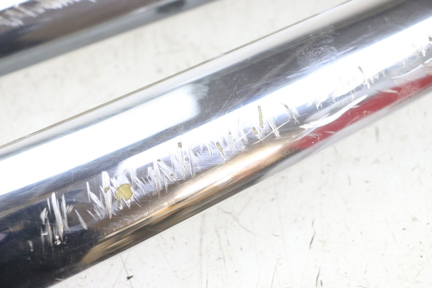 photo de UNTER SITZ VERKLEIDUNG PIAGGIO XEVO - X EVO 125 (2007 - 2016) - Details der Befestigungspunkte