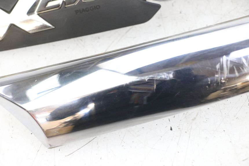 photo de UNTER SITZ VERKLEIDUNG PIAGGIO XEVO - X EVO 125 (2007 - 2016) - Oberflächenzustand und Material