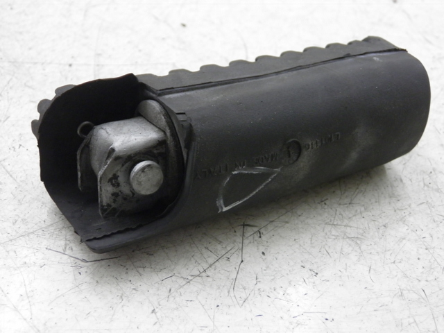 photo de FUSSRASTEN HINTEN RECHT APRILIA LEONARDO 125 (1999 - 2001)