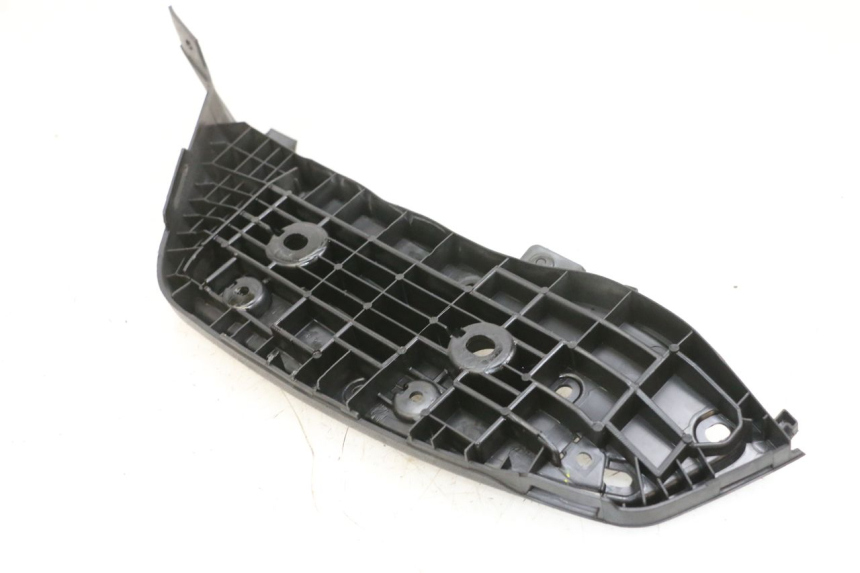 photo de FUSSRASTEN HINTEN RECHT SUZUKI BURGMAN 650 (2013 - 2020)