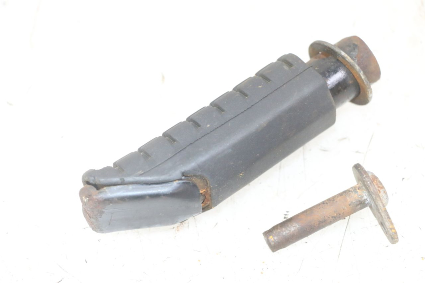 photo de FUSSRASTEN HINTEN RECHT HONDA CBF 500 (2004 - 2007)