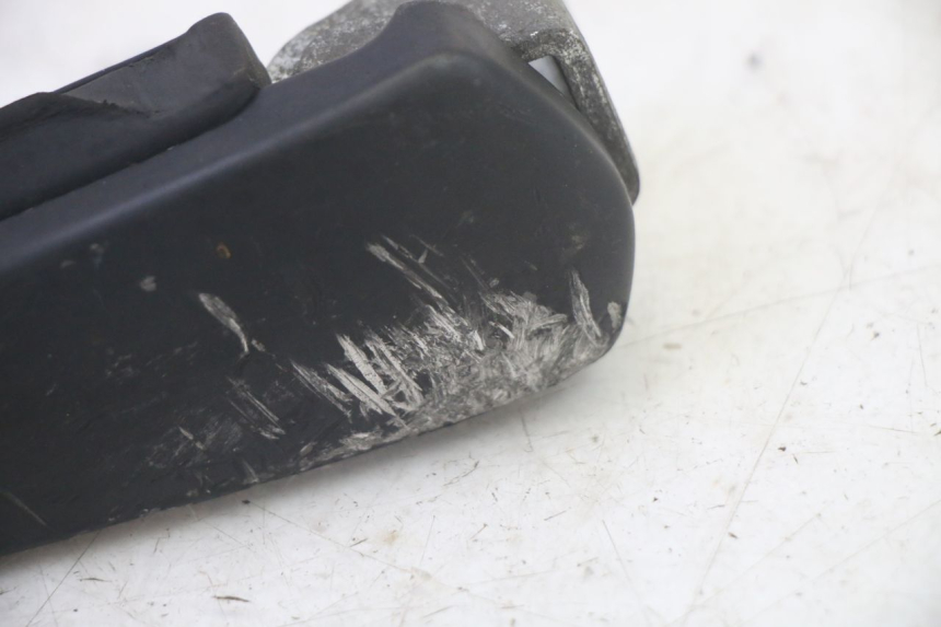 photo de FUSSRASTEN HINTEN RECHT PIAGGIO FLY 4T 50 (2013 - 2017) - Zoom auf Gebrauchszustand