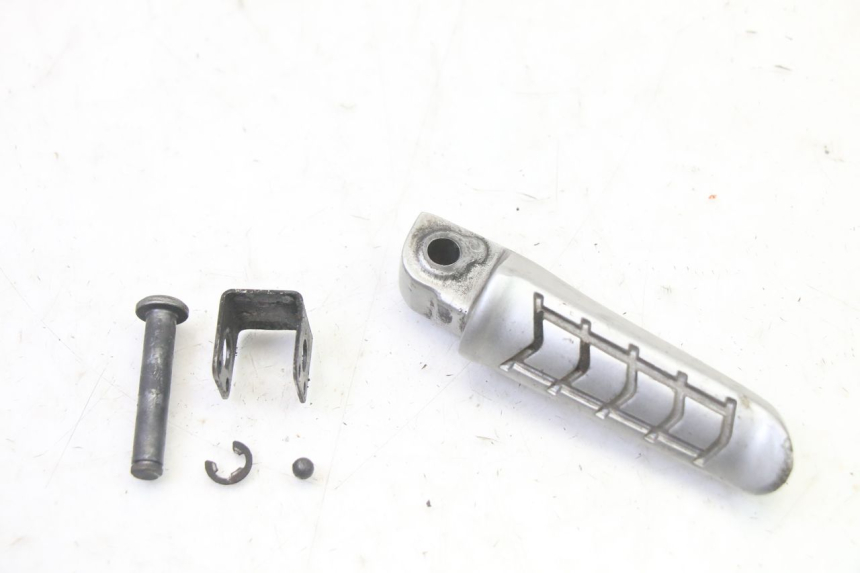 photo de FUSSRASTEN HINTEN RECHT BMW G310 R 310 (2016 - 2020)