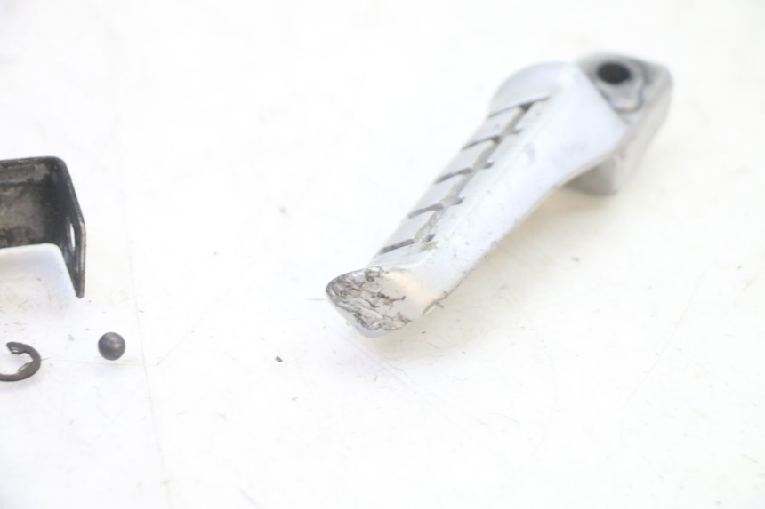 photo de FUSSRASTEN HINTEN RECHT BMW G310 R 310 (2016 - 2020)