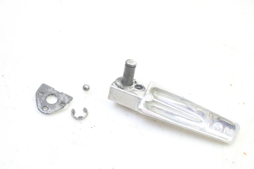 photo de FUSSRASTEN HINTEN RECHT SUZUKI GSR 750 (2011 - 2017)