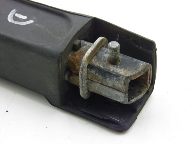 photo de FUSSRASTEN HINTEN RECHT HONDA FES S-WING SWING 125 (2007 - 2015)