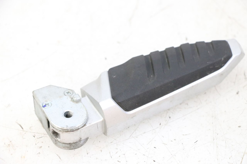 photo de FUSSRASTEN HINTEN RECHT SYM JOYMAX 125 (2010 - 2017)