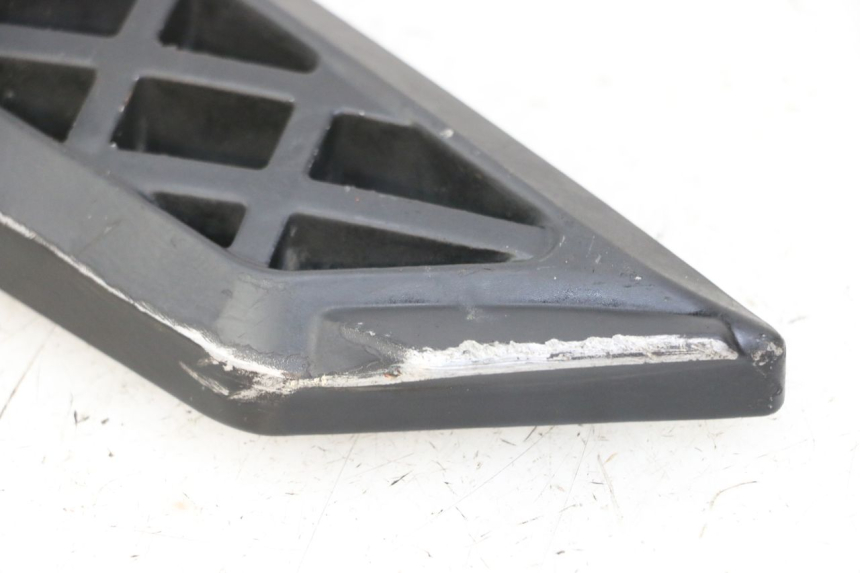 photo de FUSSRASTEN HINTEN RECHT PEUGEOT KISBEE 4T 50 (2018 - 2022)